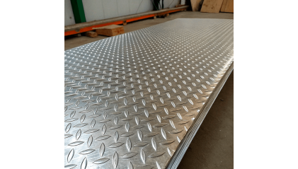 лист алюминиевый рифленый чечевица 0,3 мм АМг2Н2Р купить в Омске