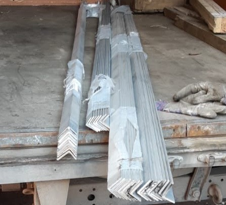 Уголок алюминиевый равнополочный 50x50х6 мм АД31Т1 ГОСТ 13737-90 фото