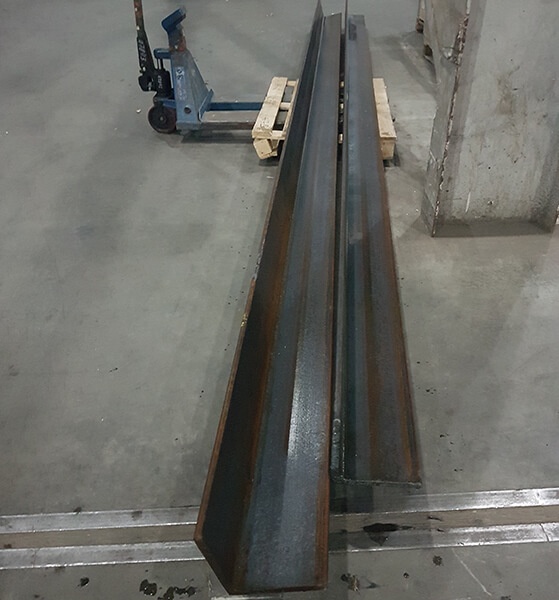 Уголок стальной горячекатаный равнополочный 40x40x4 мм С245 ГОСТ 8509-93 фото